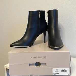 NIB Marc Fisher Dalla Black Heeled Ankle Boots